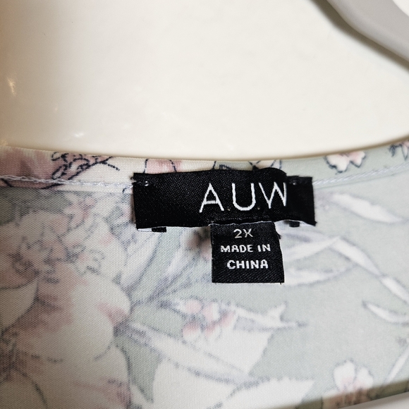 AUW Floral Print Blouse in Soft Green and Pink - Picture 2 of 4